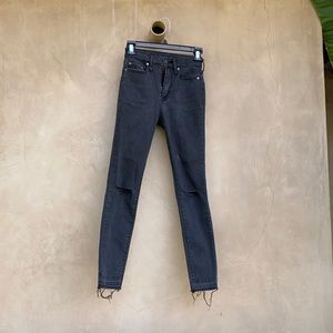 Super cute skinny jeans in perfect condition. Down for offers.